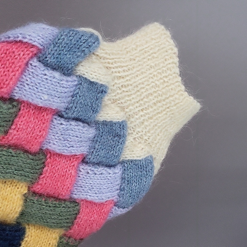 Multicolor Diamond Pattern Women's Sweater - Picture 14 of 16